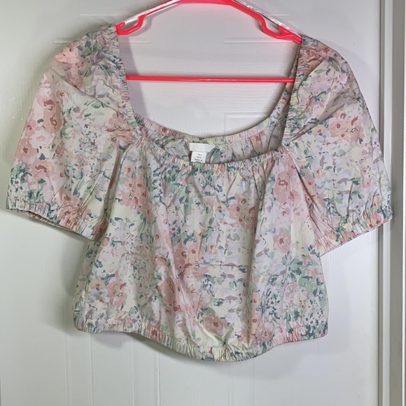 H&M - NWT Light Floral Crop Top Size Small - Picture 2 of 7